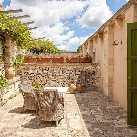 Naturalis Bio Farm stay